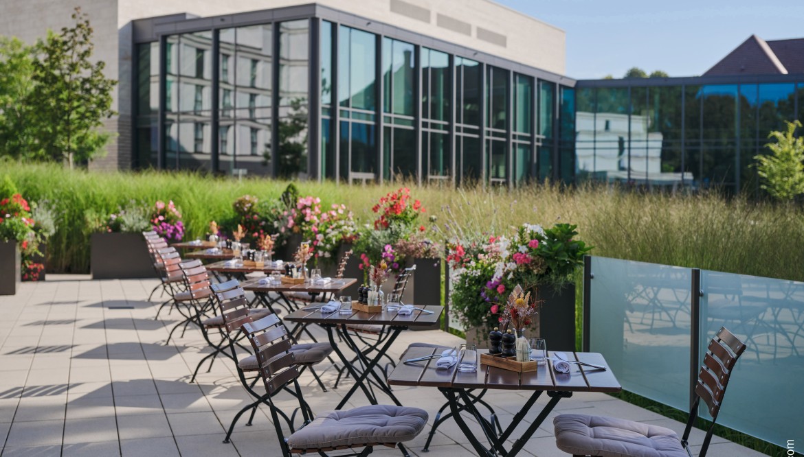 Genuss mit Aussicht – Einkehr in der Brasserie Moulins auf der Niddaroute