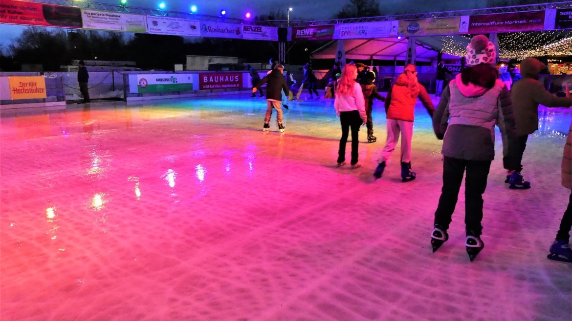 Eisspaß Bad Vilbel – Winterzauber auf echter Natureisfläche
